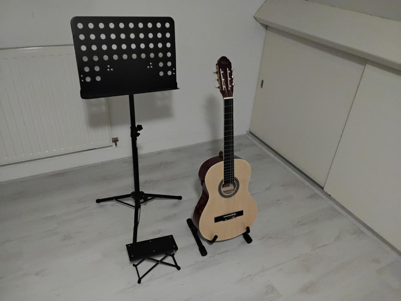 Gitaar met toebehoren