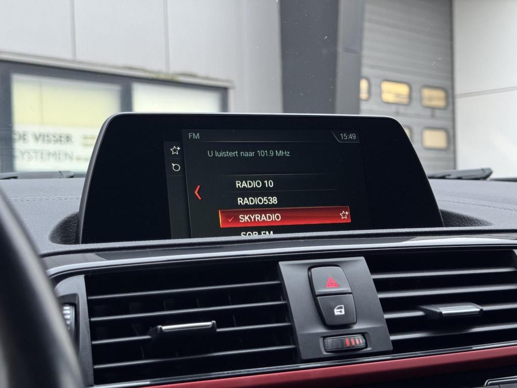 BMW 1 Serie 118i corporate lease executive sport-line nl-auto incl. trekhaa