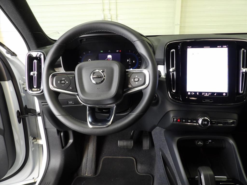 Volvo XC40 b3 163pk mild hybrid aut plus dark
