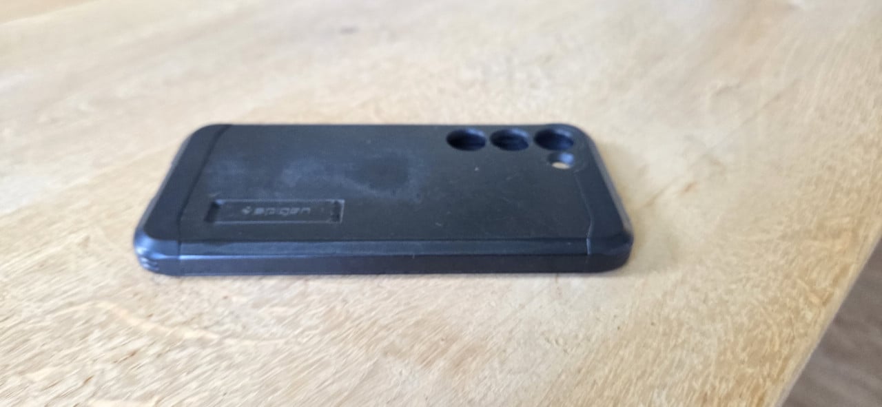 Galaxy S23, Spigen Tough Armor