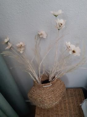 Mandje met kunstbloemen