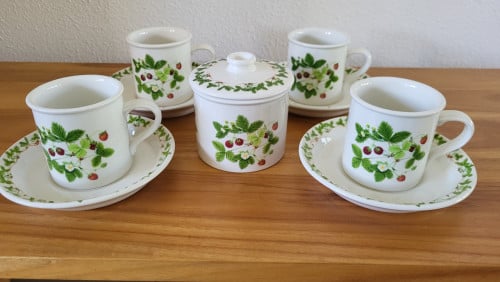 Vintage set Portmeirion  Summer Strawberries (by Angharad Menna 1980)