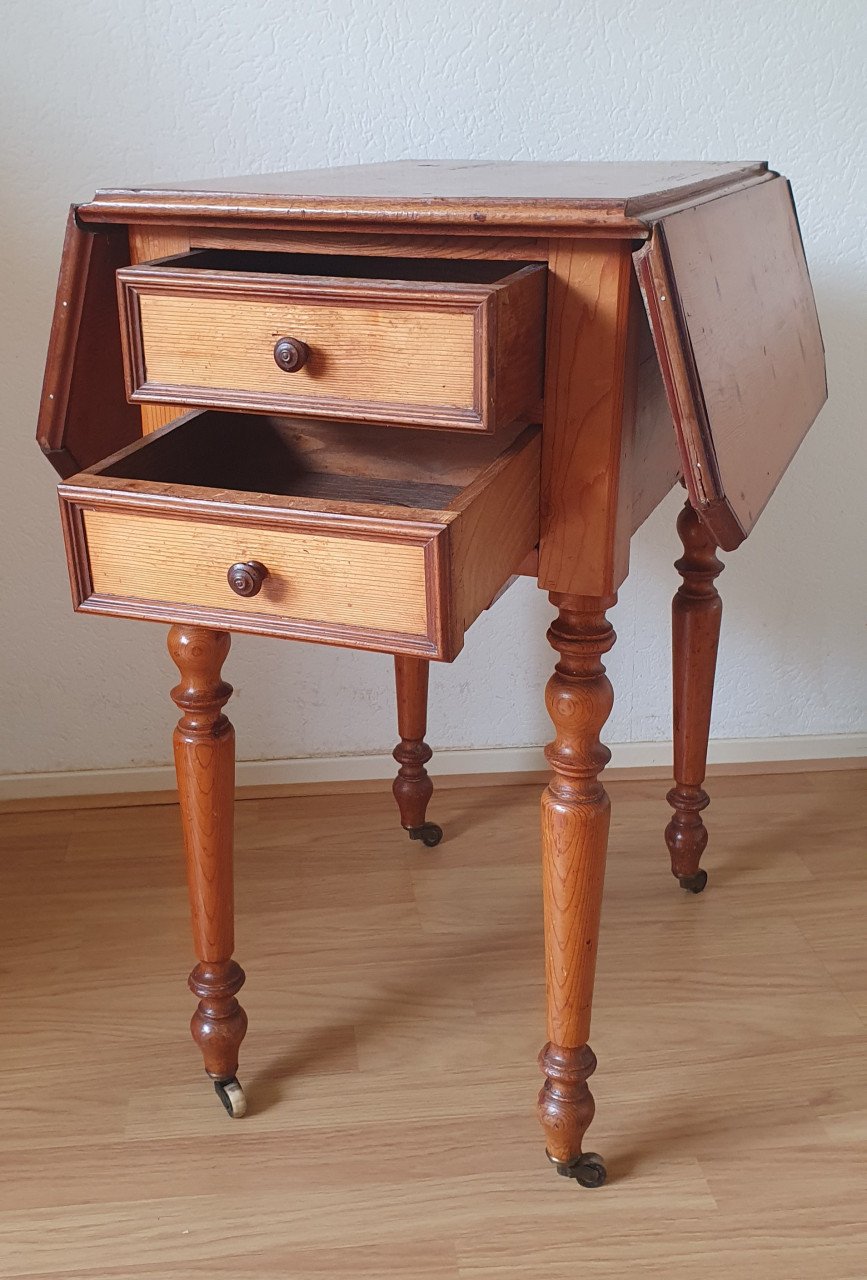 Antieke bijzet tafel type hangoor