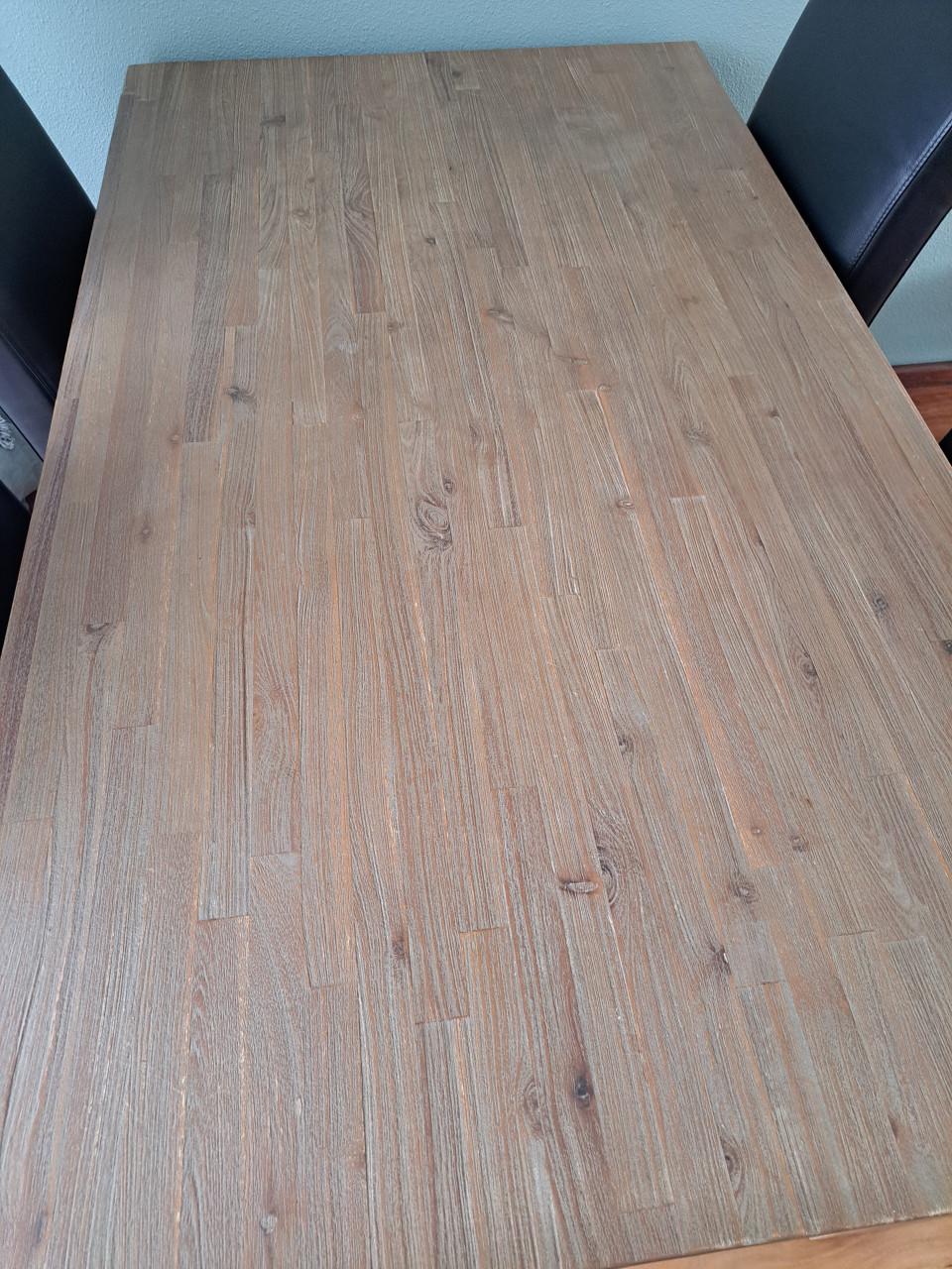 Dressoir en eettafel