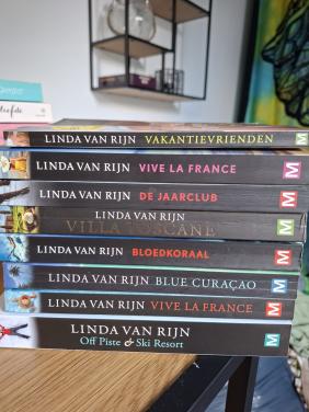 8 boeken Linda van Rijn