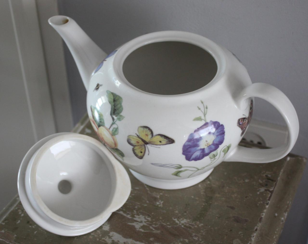 Thee pot met vlinders