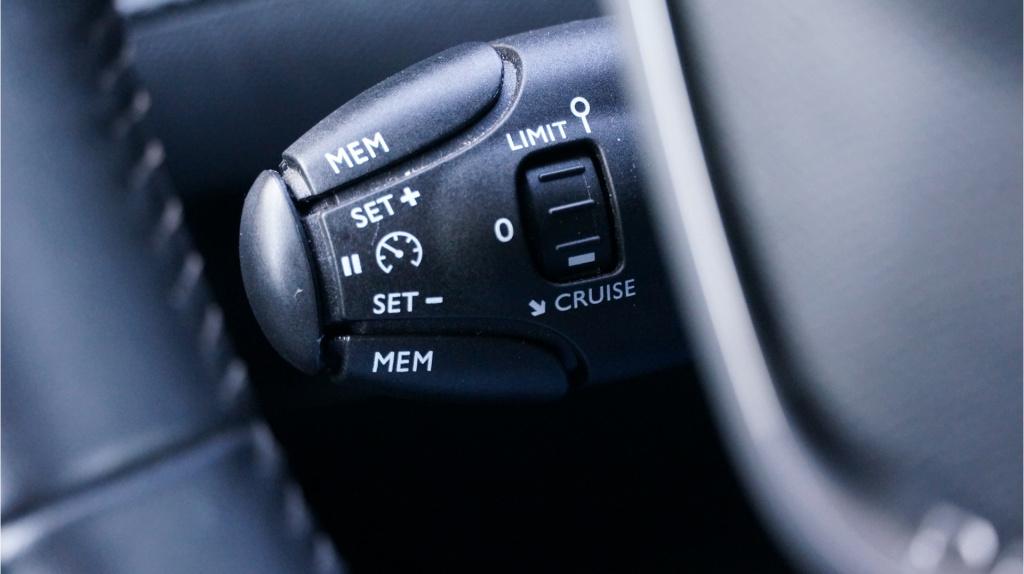 Peugeot 208 1.2 puretech 100 allure rijklaar incl garantie