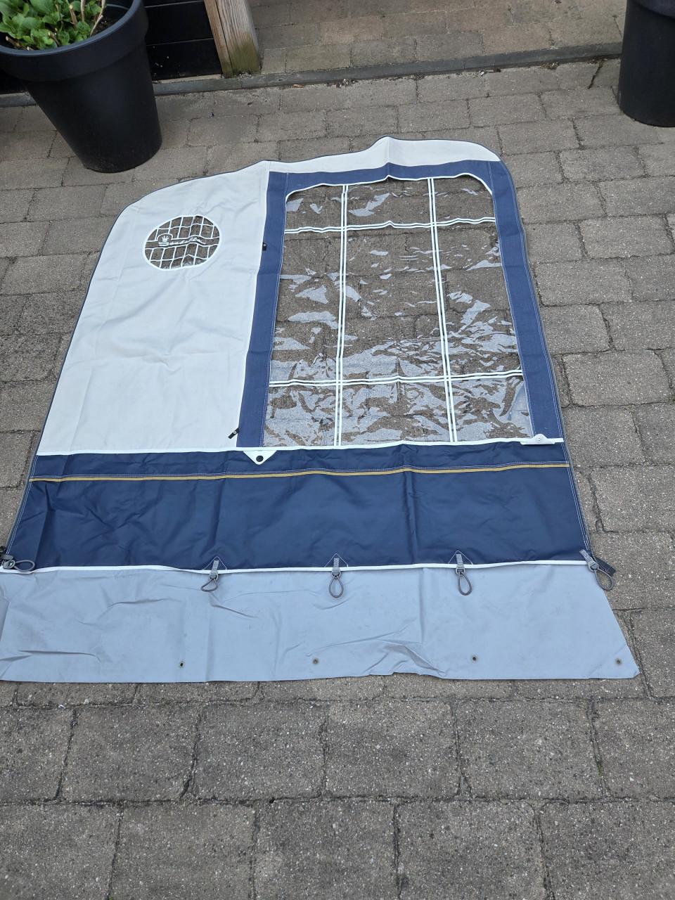 Isabella ambassador crown voortent