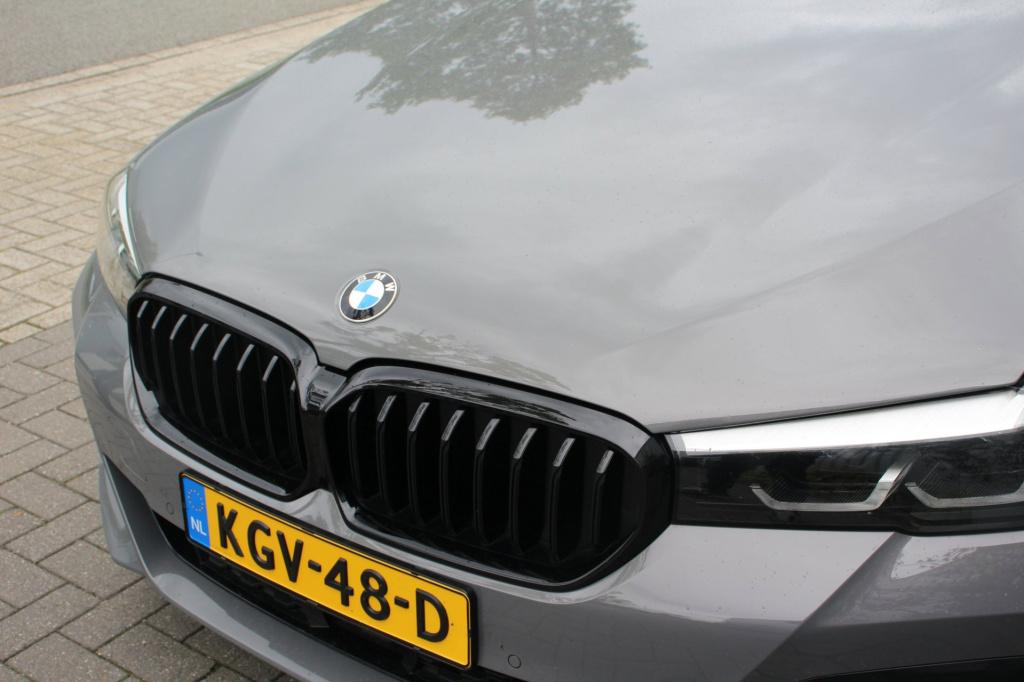 BMW 5 Serie touring 530e m-sport - 292 pk - berninagrau - trekhaak - applec