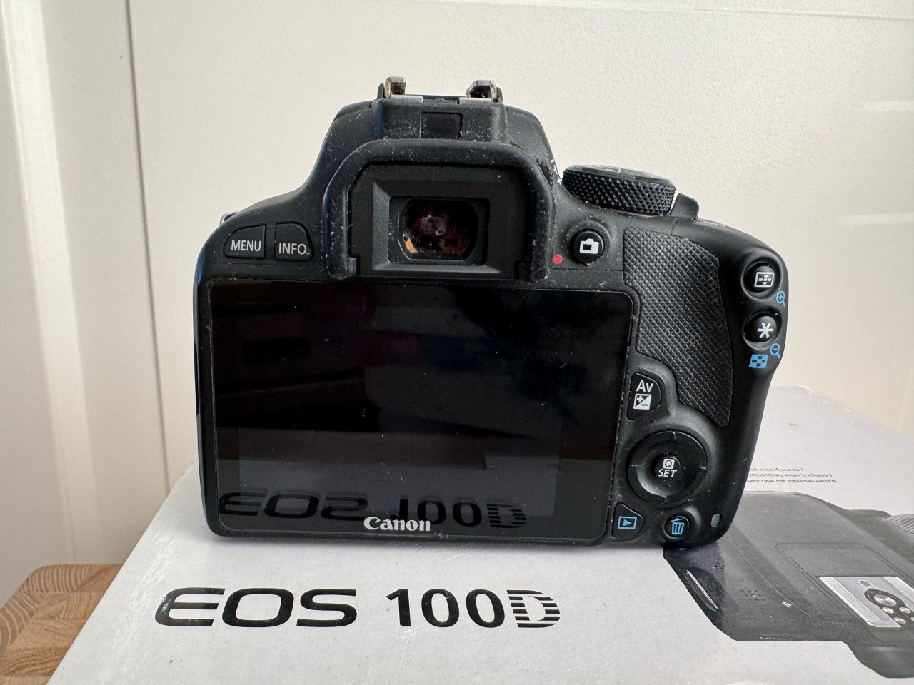 Compacte Canon EOS 100D camerabody + diverse accessoires