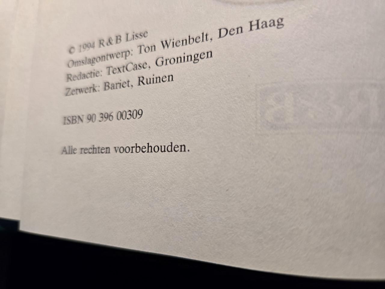 Nederlands Spreekwoordenboek" door Nel Walters.