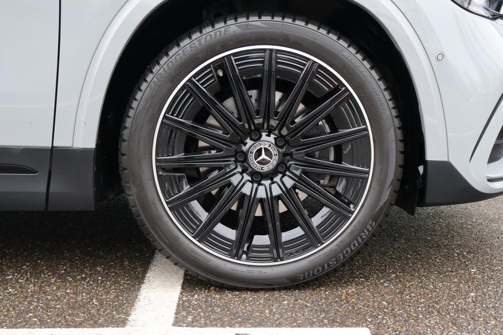 Mercedes-Benz Gla-klasse 180 amg line i 2025 i panorama dak i manufaktur al