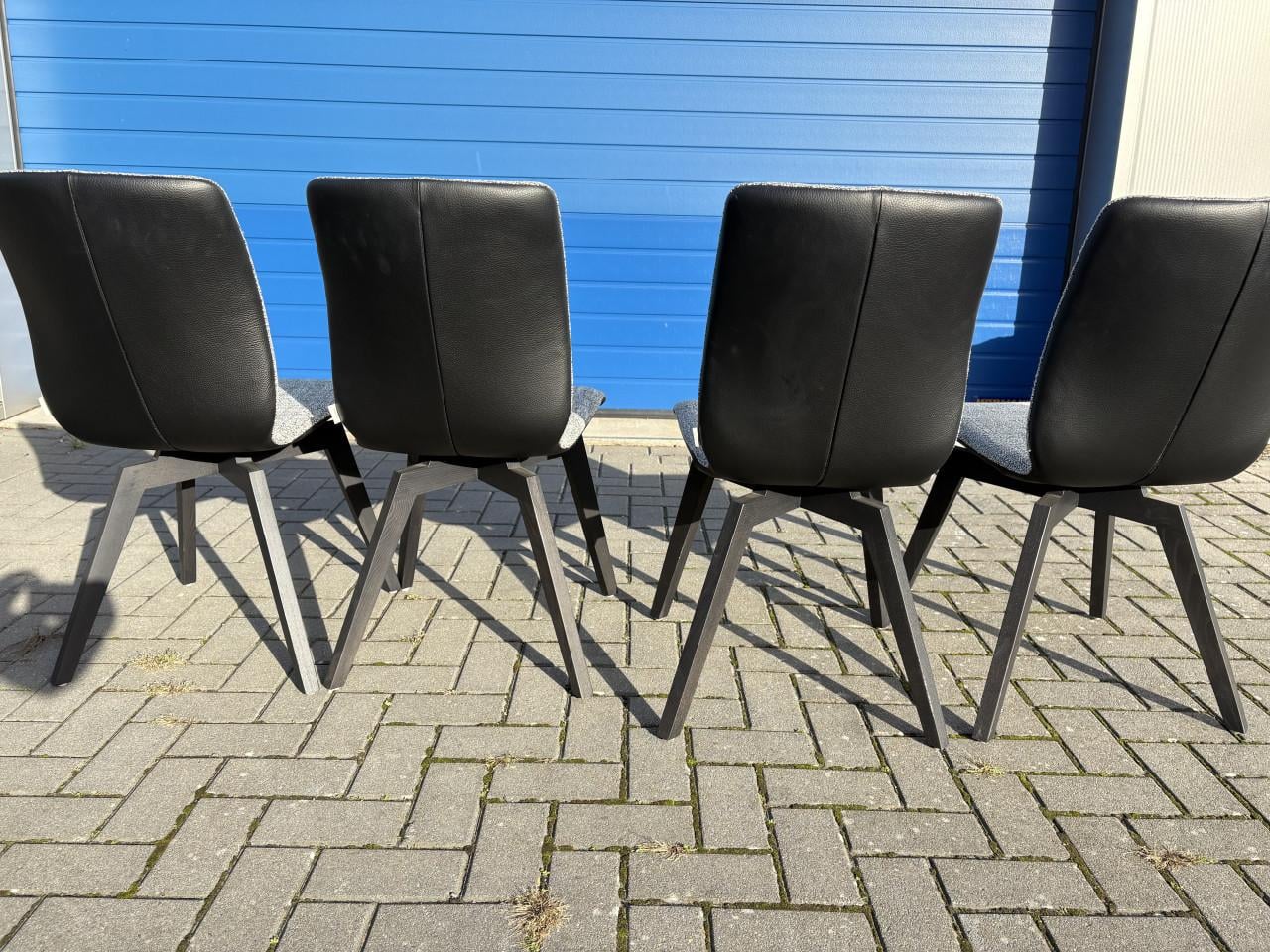 Tafel en stoelen