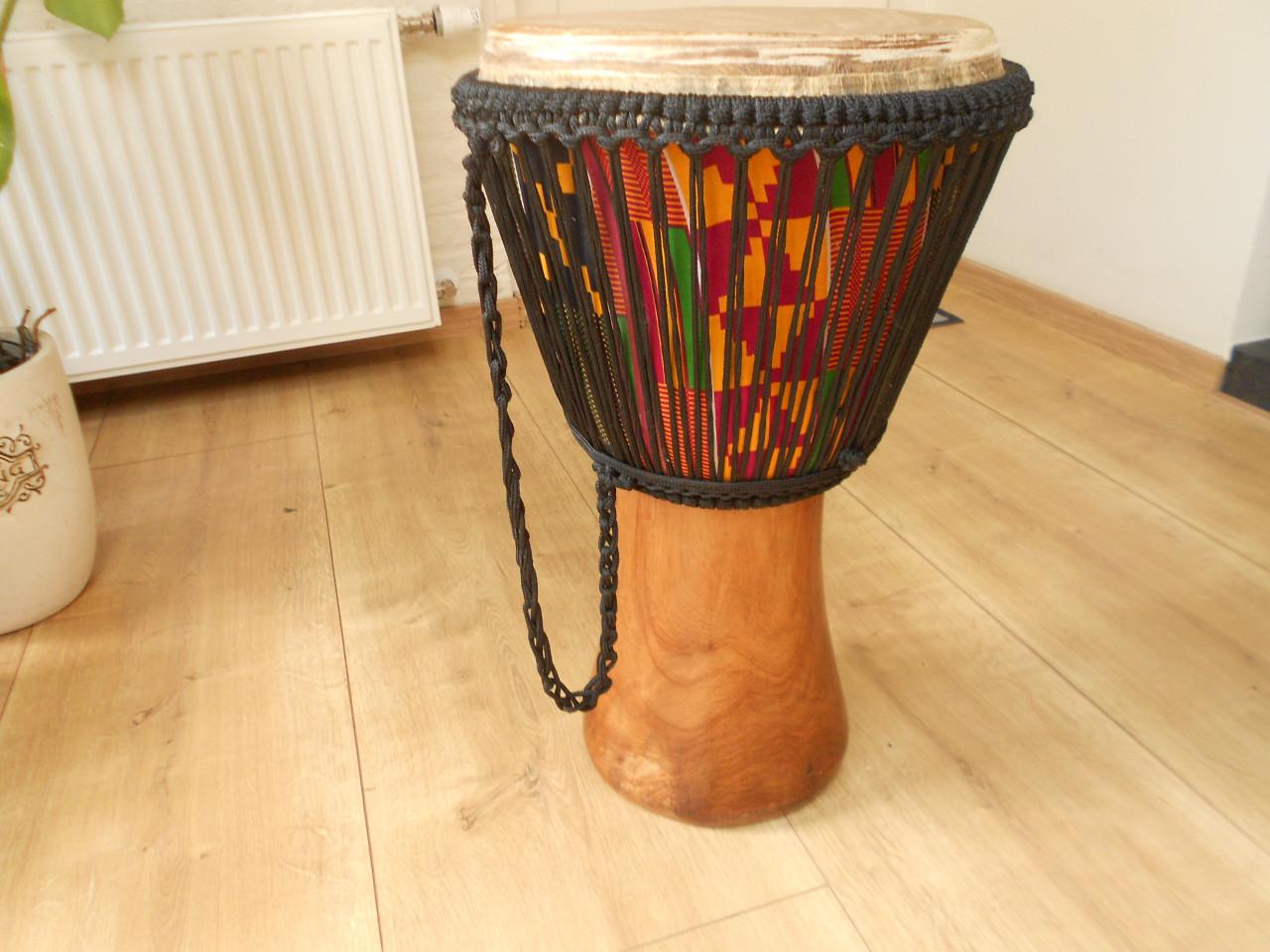 Afrikaanse Djembe met draag tas.