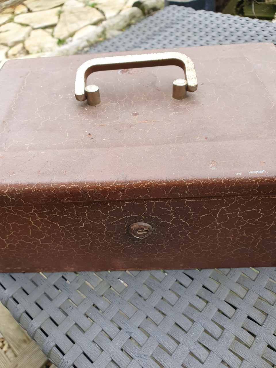 Prachtig antiek werkend Franse geldkist ABA met handgreep en sleutel...