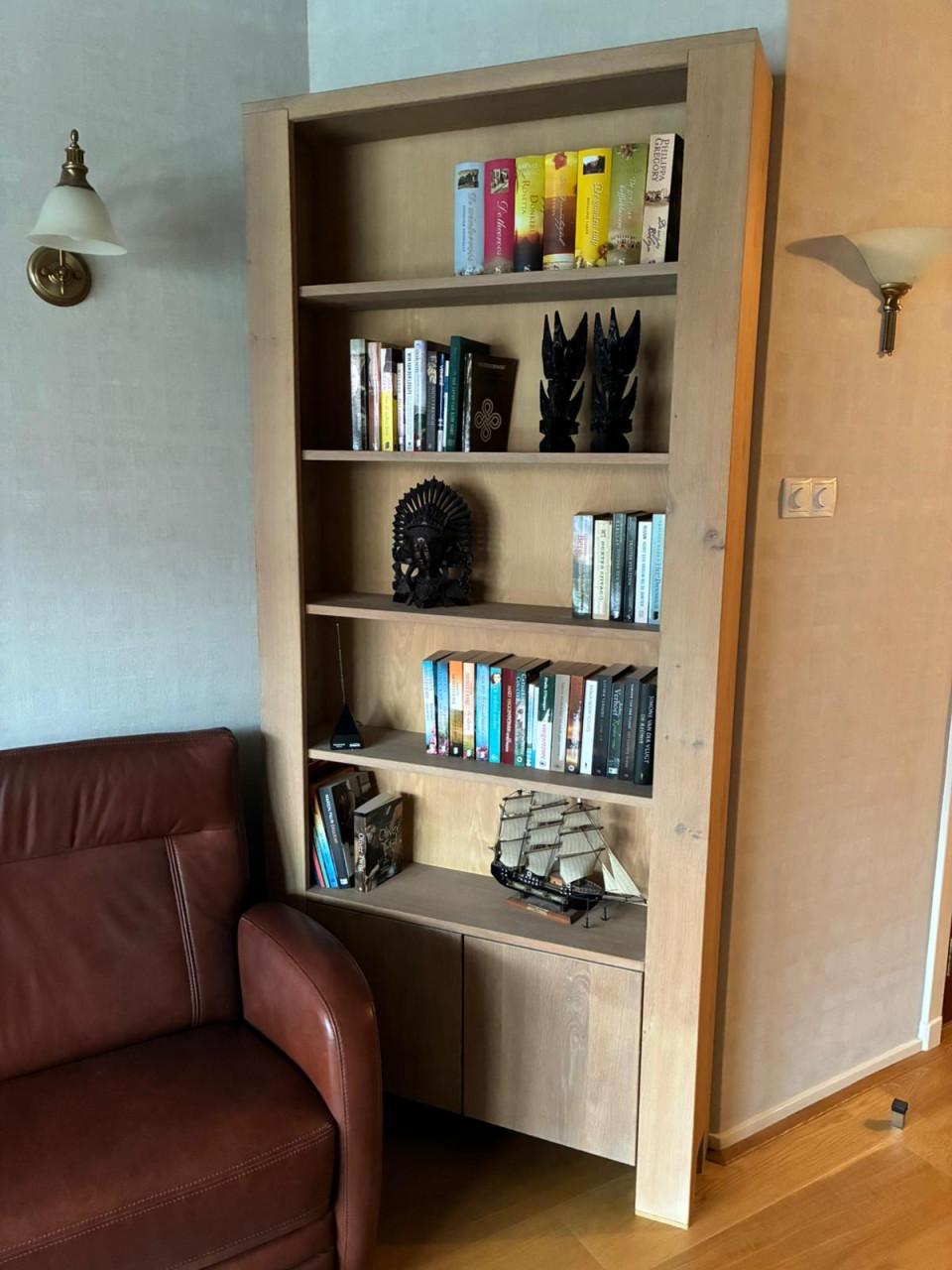 Boekenkast massief eikenhout