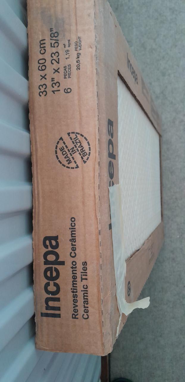 Gratis af te halen in Vlissingen; witte tegels 33x60cm