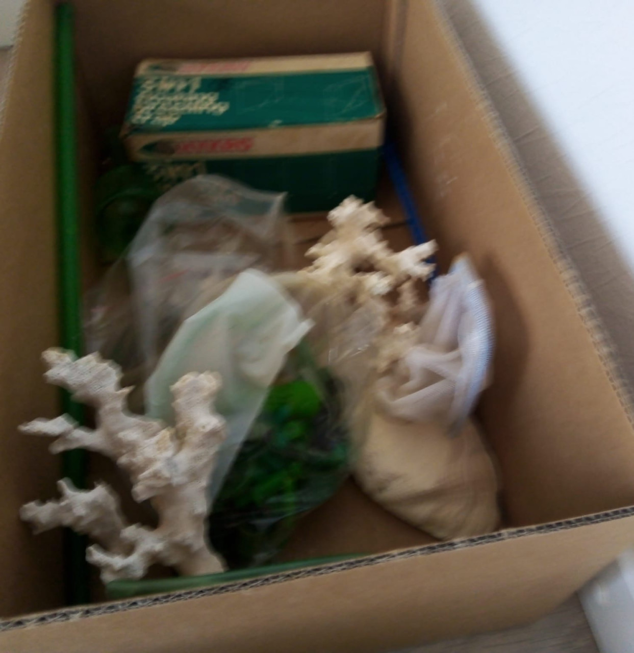 Te koop aquarium+ heel veel benodigheden €25,-