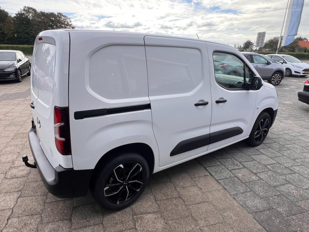 Opel Combo 1.5d l1h1 edition, trekhaak enz...