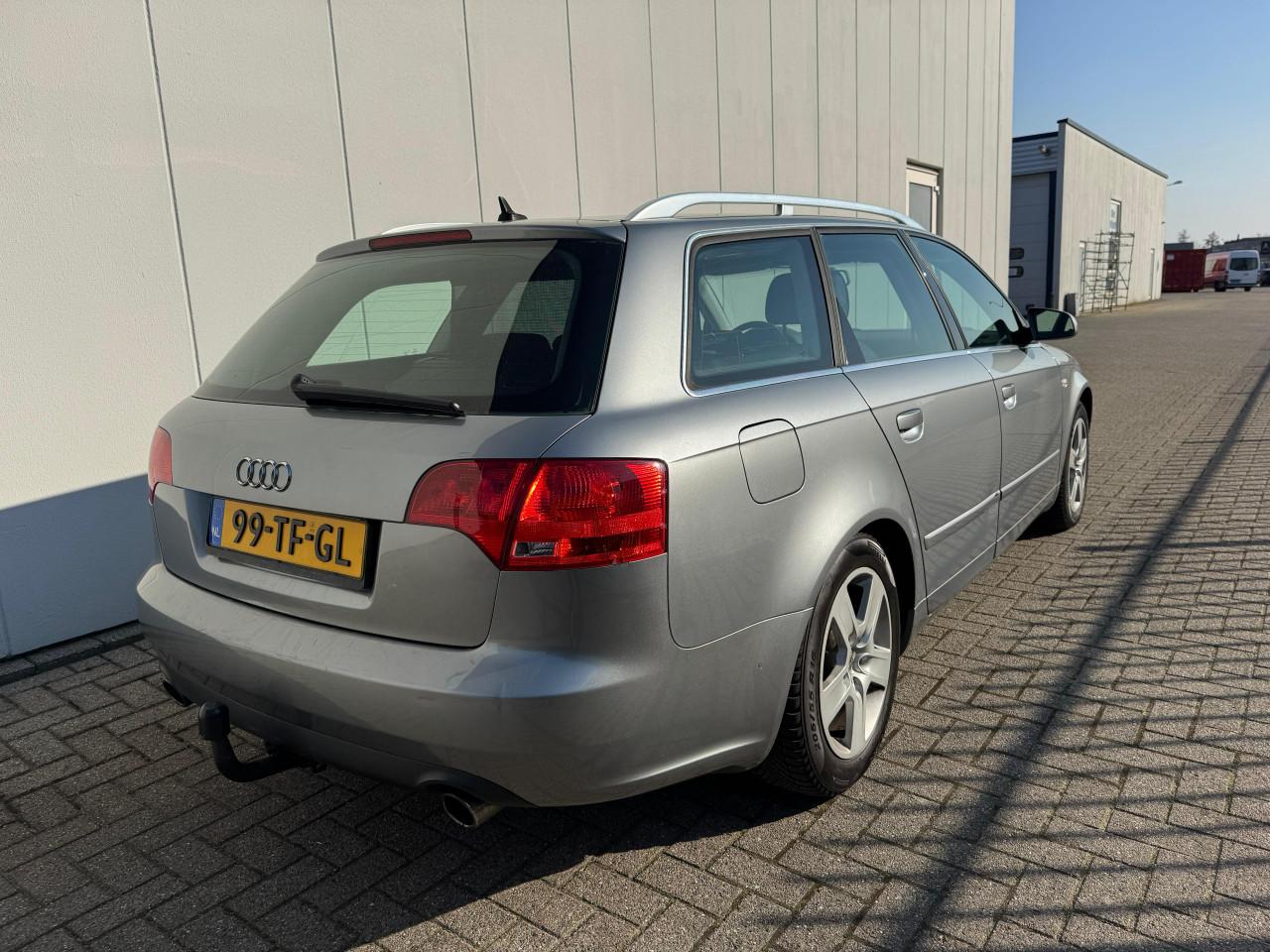 Audi A4 1.8 turbo pro line met een vol jaar APK!