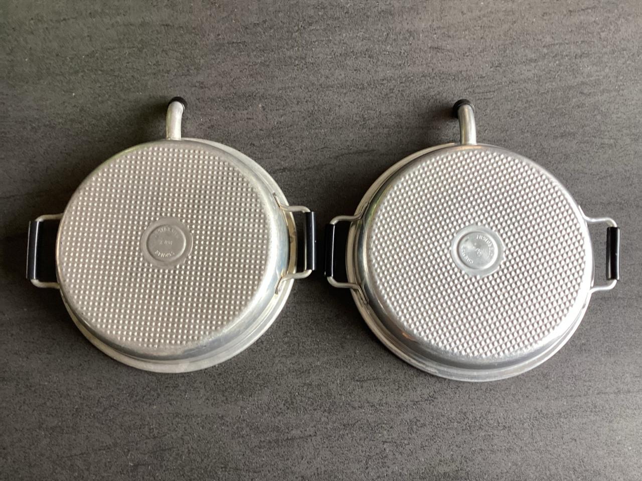 Vintage. Warmhoud kinderbordje met kabouter figuurtjes.