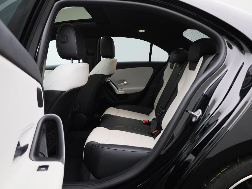 Mercedes-Benz A-Klasse 250 premium | automaat | panorama dak | virtual cock