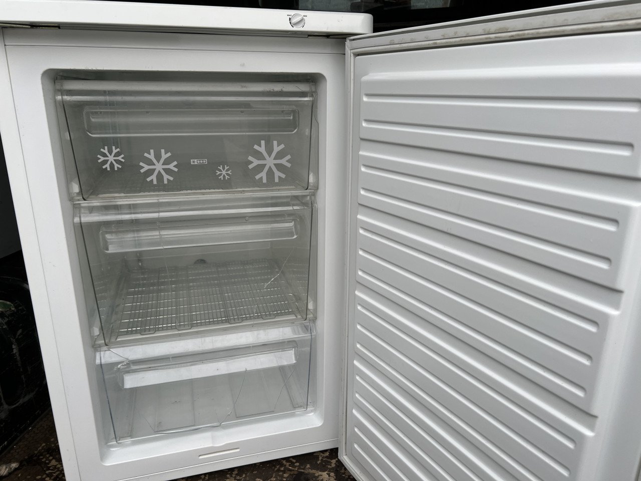 A+ klasse tafelmodel Vrieskast 85x55 cm. Inhoud vriezer 110 liter