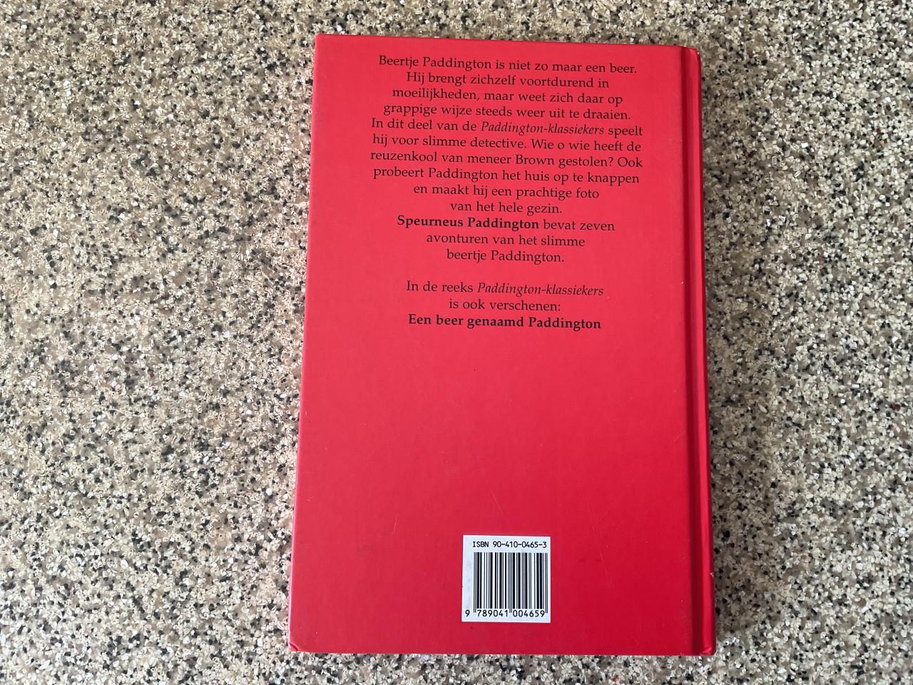 4 boekjes met harde kaft. Winnie-de-Poe en Beertje Paddington.