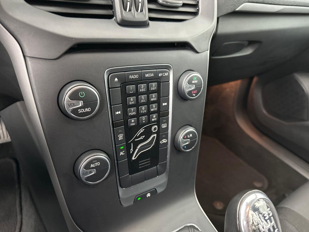 Volvo V40 1.6 t3 momentum clima cruise 107262km