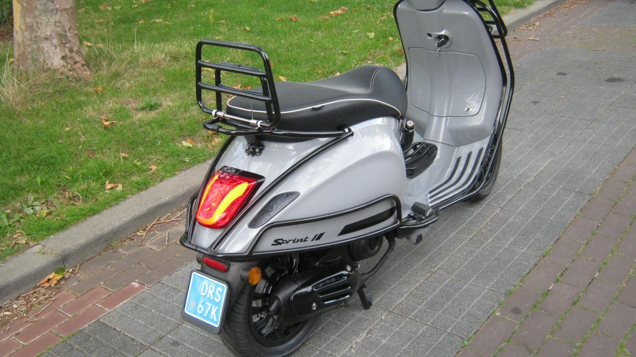 TE KOOP  VESPA SPRINT NARDO IGET UIT 2019 VOOR 2250 EURO