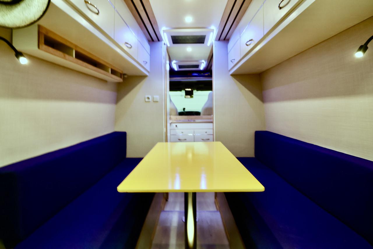 Renault Master, automaat, professioneel ingebouwd 2024/ 2025, top conditie.