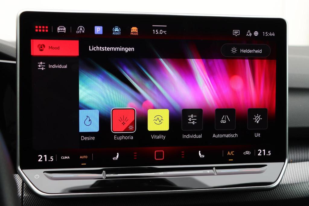 Volkswagen Golf r-line-edition 1.5 etsi 116pk dsg7 | iq.light | stuurverwar