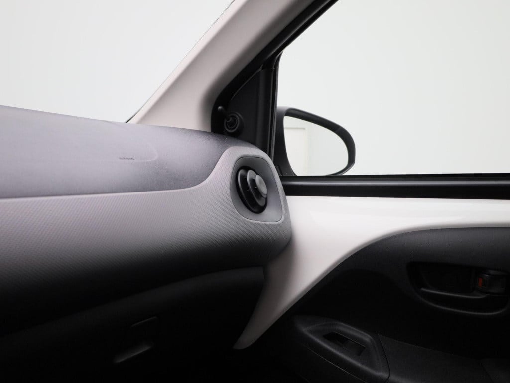 Peugeot 108 1.0 e-vti active | lage km stand! | bluetooth | airco | dab |