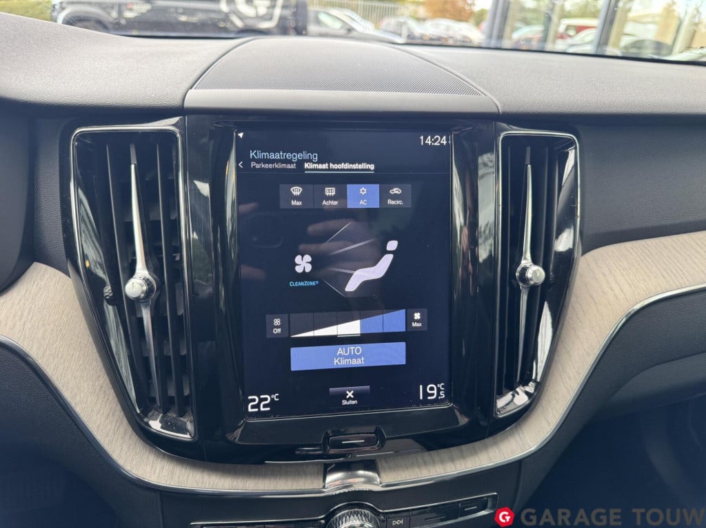 Volvo XC60 2.0 t8 twin engine awd inscription pano hud trekh