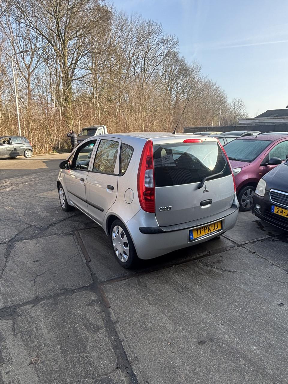 Mitsubishi colt met een jaar apk!