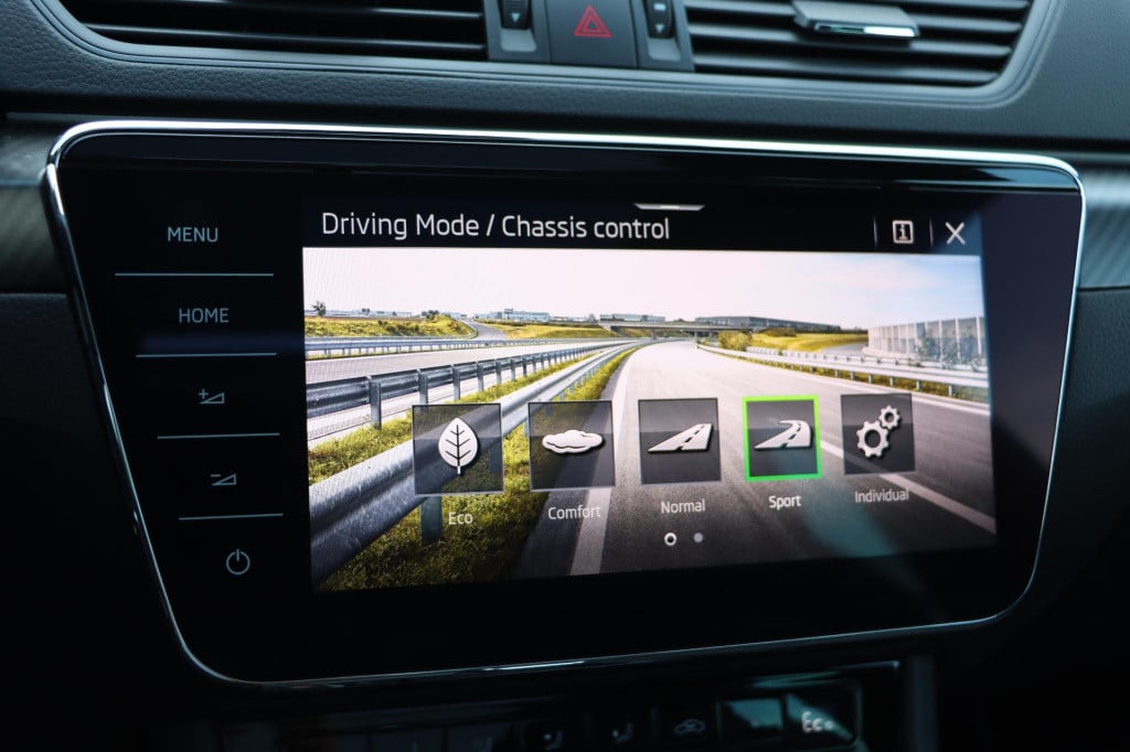 Skoda Superb combi 1.4 tsi iv sportline business