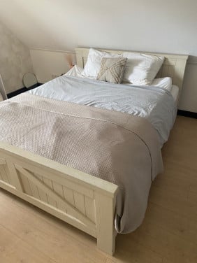 2 persoons Bed, bureau en make-up tafel