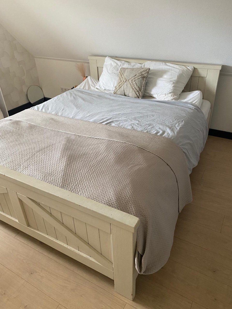 2 persoons Bed, bureau en make-up tafel