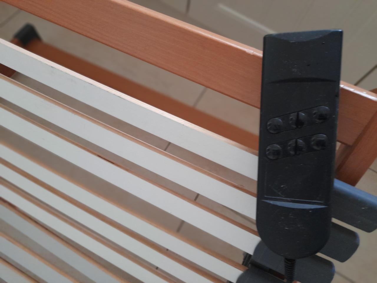 2 x Elektrisch verstelbare lattenbodems 90 x 200 (in goede staat )