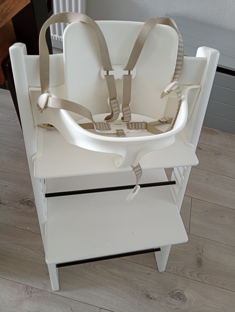 Witte stokke stoel inclusief riem en babyset