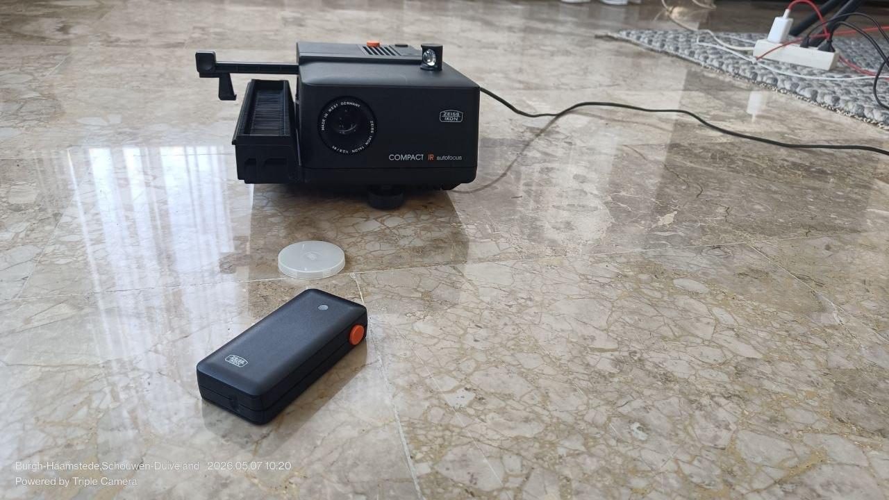 Zeiss Ikon Perkeo compact IR autofocus diaprojector