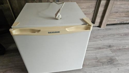Camping. /mini bar Koelkast met kleine vriesvak klasse A+