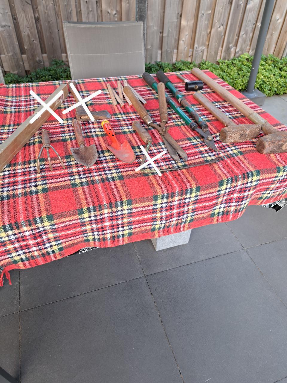 Tuingereedschap, grote hamer, voor de starter, etc.