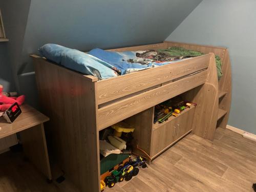 Half hoogslaper met bureautje te koop