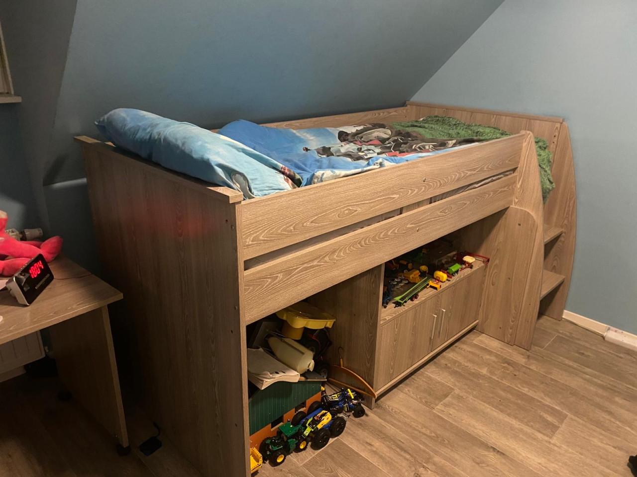 Half hoogslaper met bureautje te koop