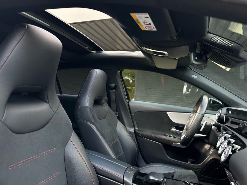 Mercedes-Benz A-Klasse 180 business solution amg // ambiance verlichting //