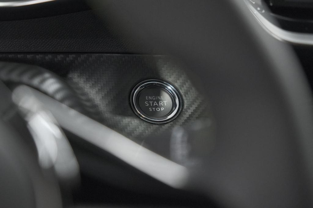 Peugeot E-2008 ev gt 54 kwh | 11 kw lader | warmtepomp | camera | alcantara