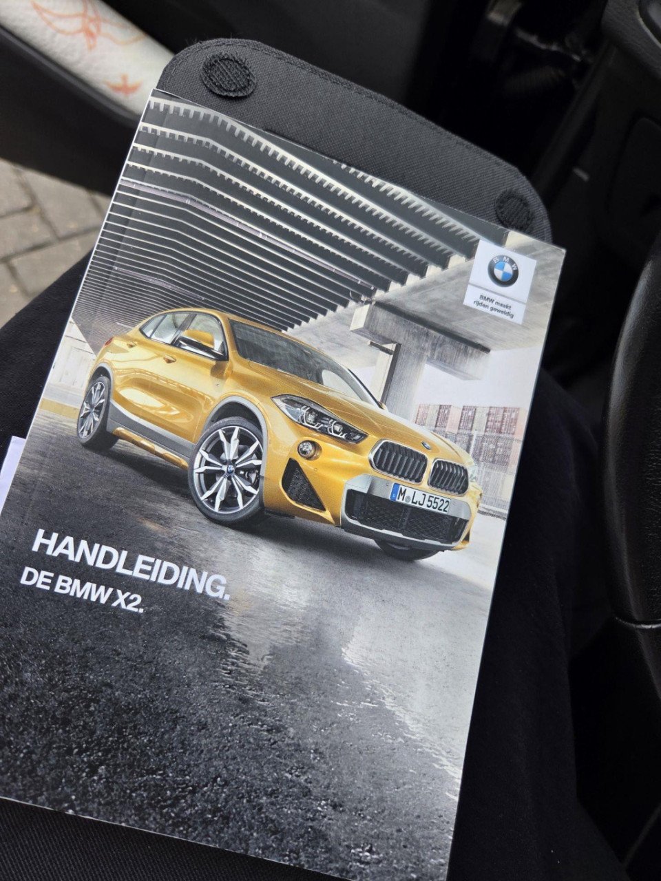 BMW X2 sdrive18i executive | parkeersensoren | airco | navigatie | trekhaak