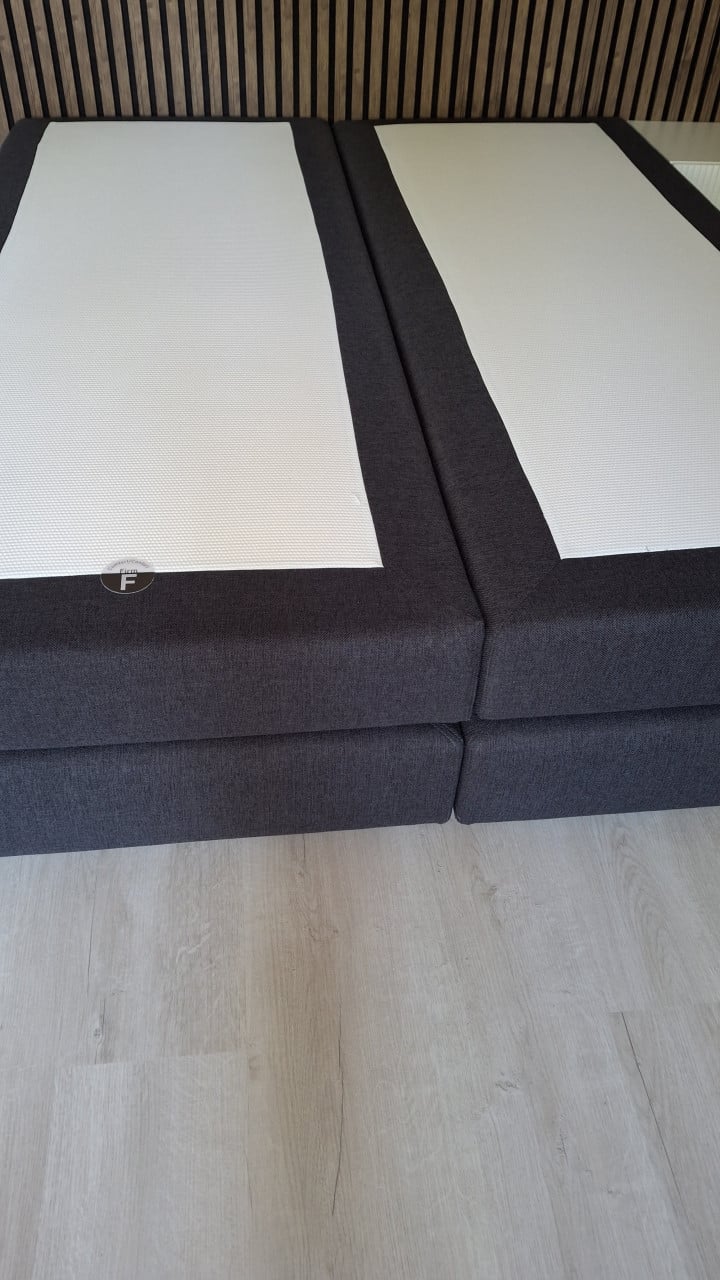 Boxspring 160x200 cm met twee matrassen