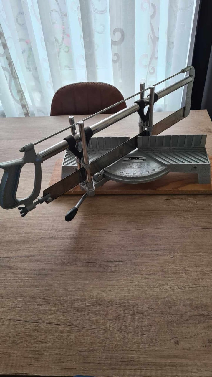 In goed staat en werkend Verstekzaag merk KINZO-compleet